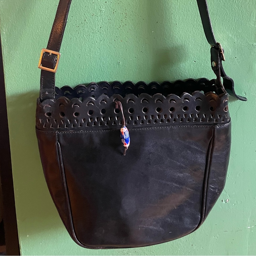 Stylish Black Leather Shoulder Bag with Braided Detail